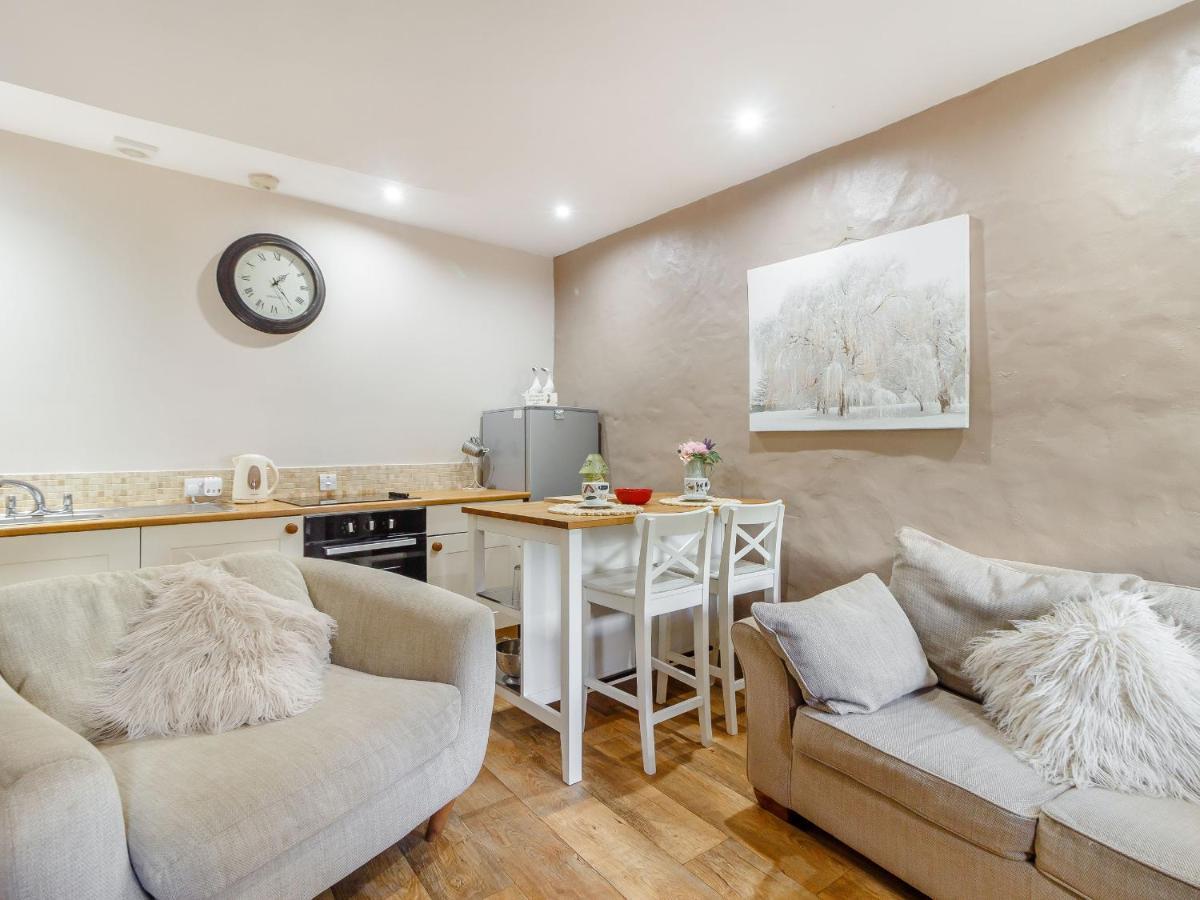 Caner Bach Lodge Bridgend  Buitenkant foto