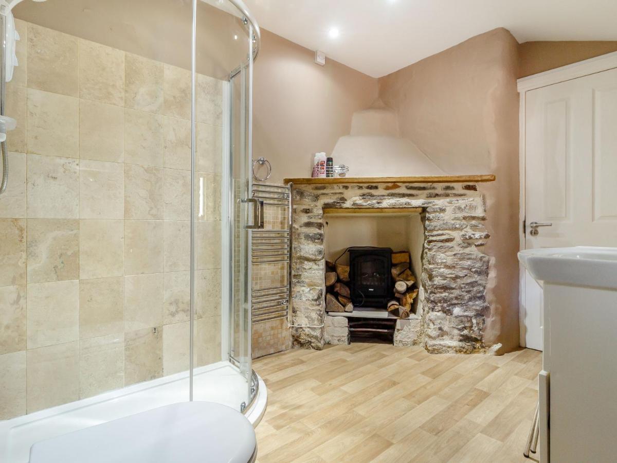 Caner Bach Lodge Bridgend  Buitenkant foto