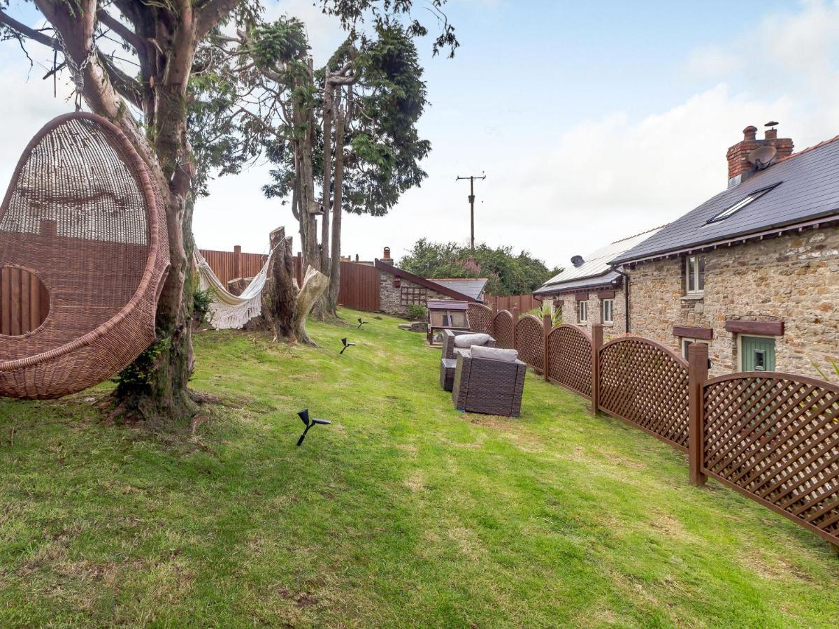 Caner Bach Lodge Bridgend  Buitenkant foto